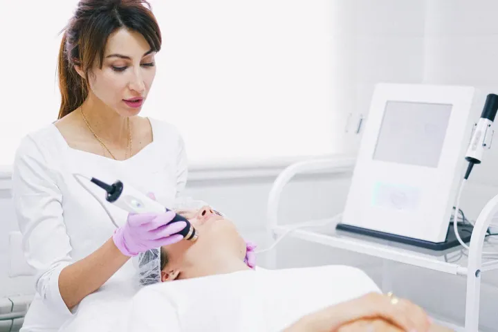 Sistema para clínica de estética: 9 perguntas para fazer antes de contratar